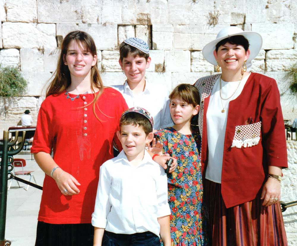דסי רבינוביץ עם משפחתה
